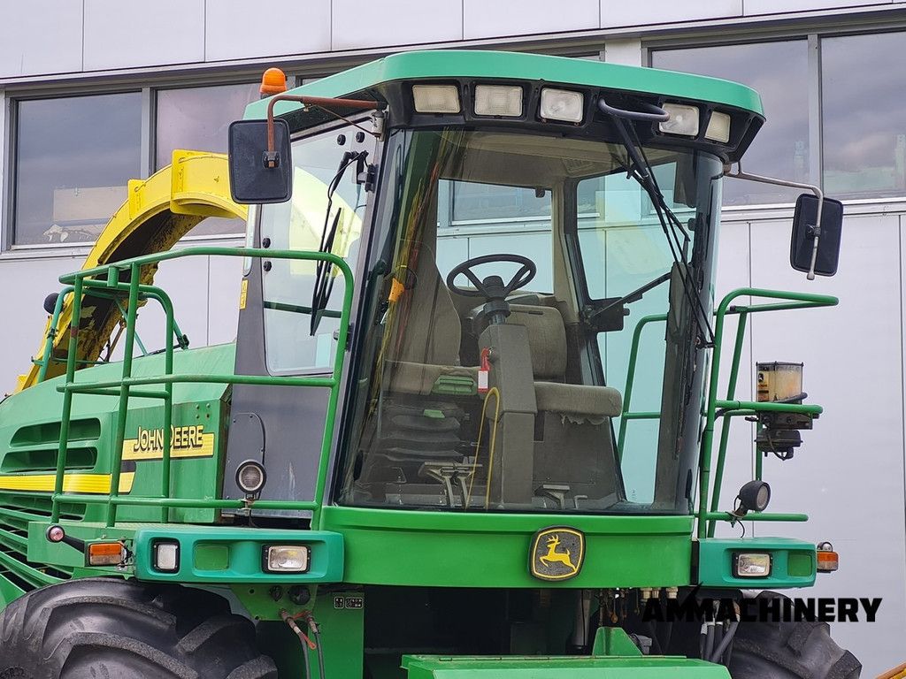 John Deere 7400