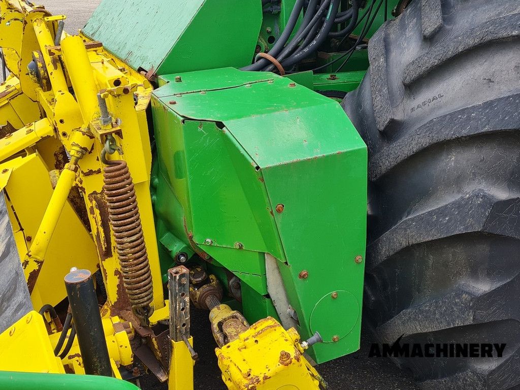 John Deere 7400