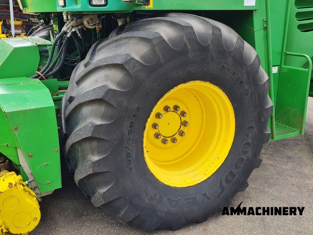 John Deere 7400