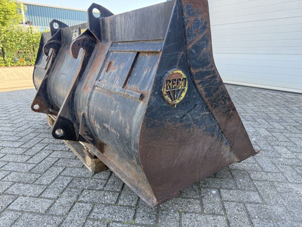 GRONDBAK VOLVO L20-L25