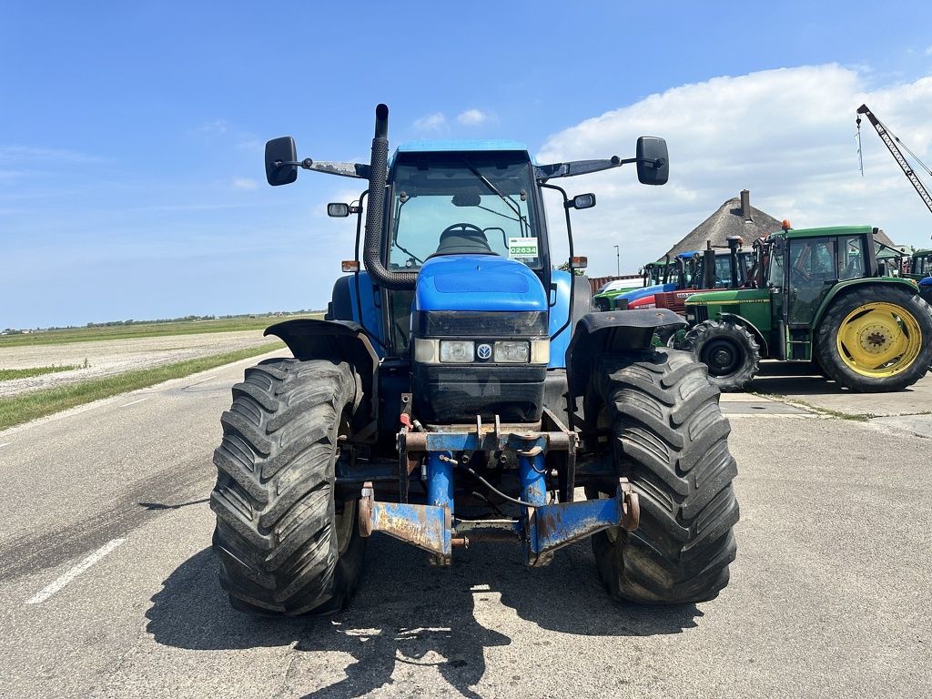 New Holland 8560