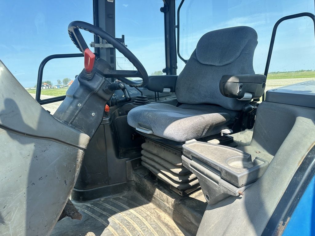 New Holland 8560