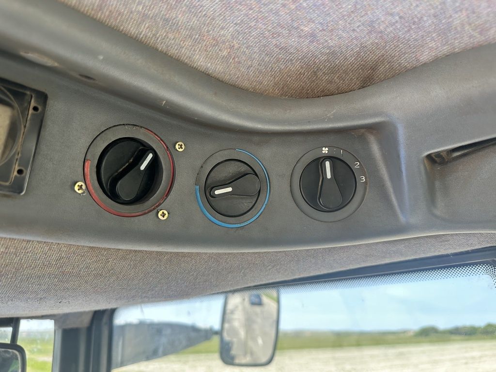 New Holland 8560