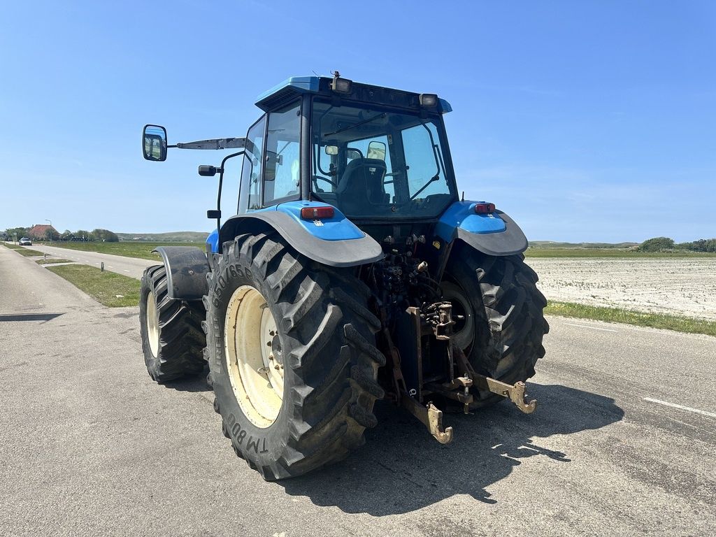 New Holland 8560