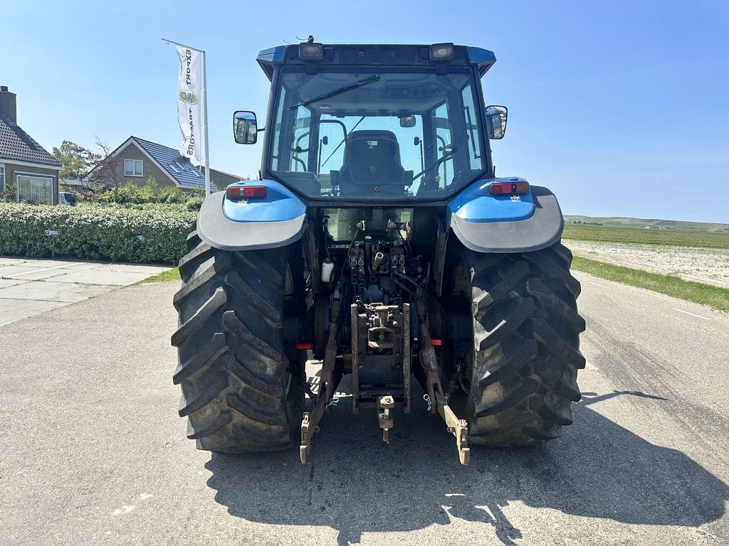 New Holland 8560