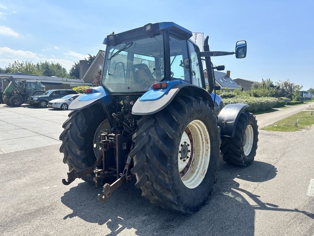 New Holland 8560