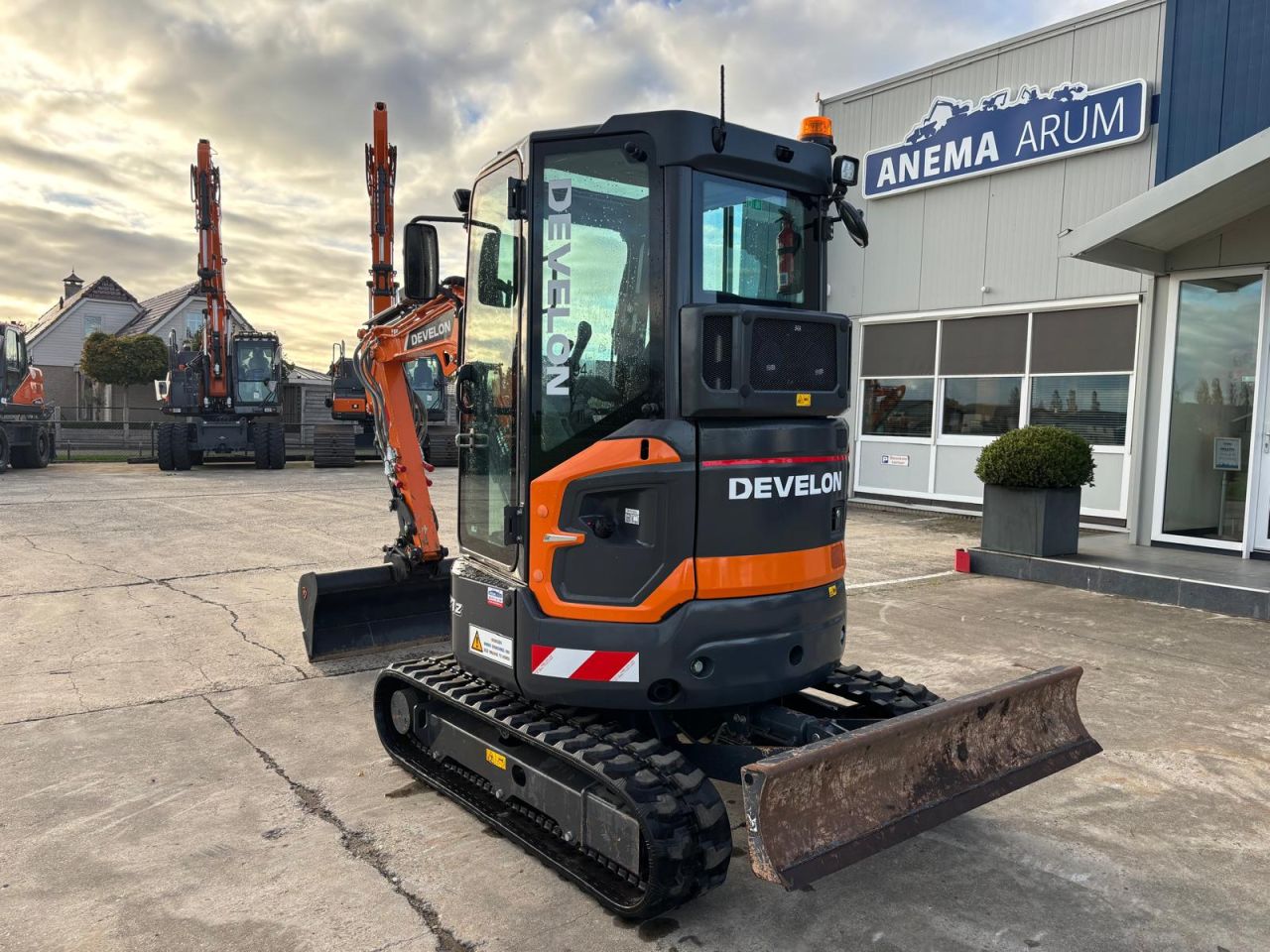 Develon DX27z-7
