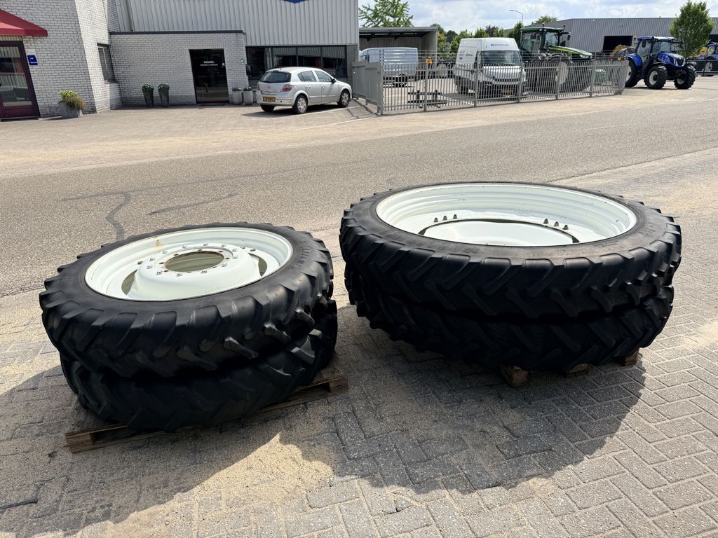 New Holland Cultuurwielen 270/95R54 (11.2R54) NH TS