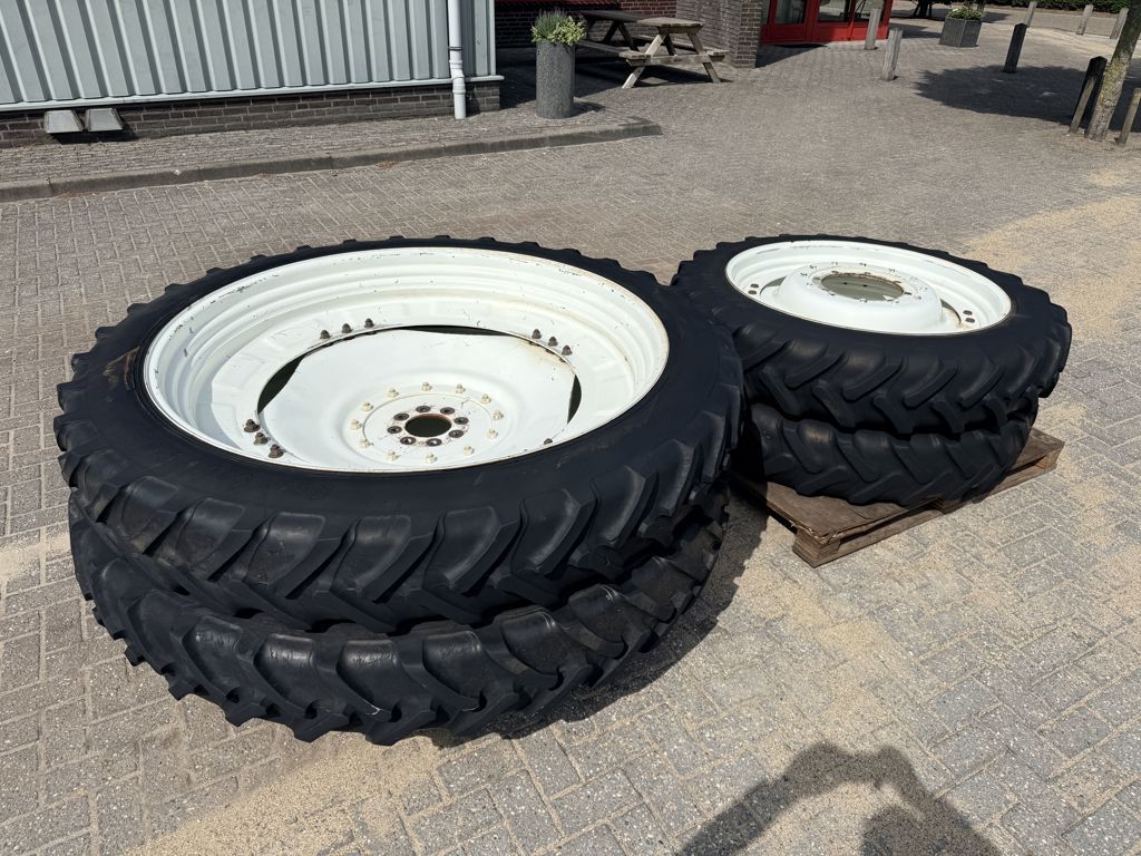 New Holland Cultuurwielen 270/95R54 (11.2R54) NH TS