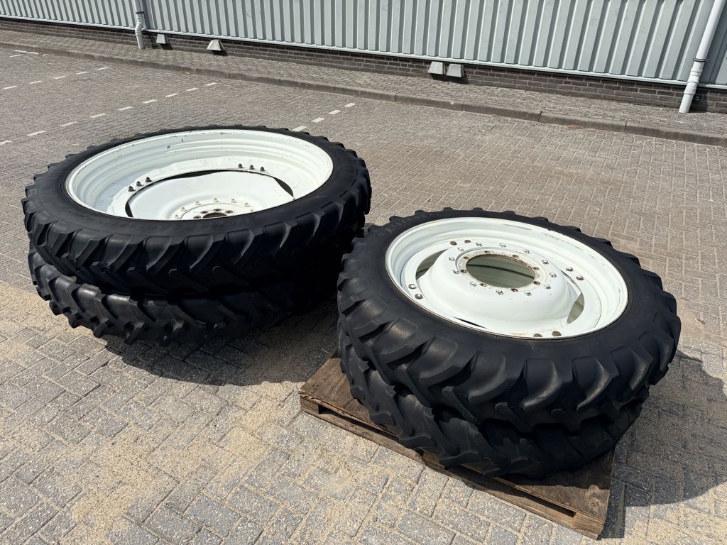 New Holland Cultuurwielen 270/95R54 (11.2R54) NH TS