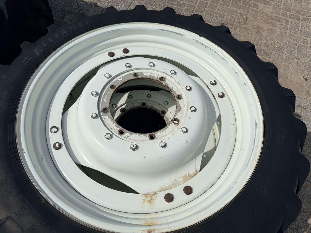 New Holland Cultuurwielen 270/95R54 (11.2R54) NH TS