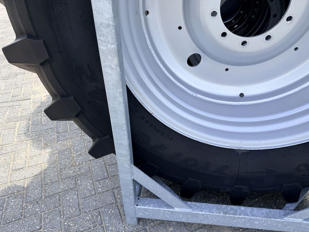 Trelleborg 710/70R42 & Mitas 600/70