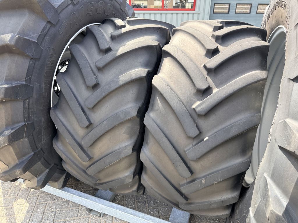 Trelleborg 710/70R42 & Mitas 600/70