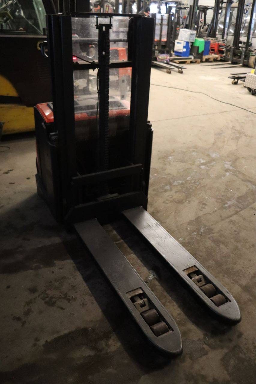 Stapelaar BT SWE200D Elektrisch 2000kg 2013