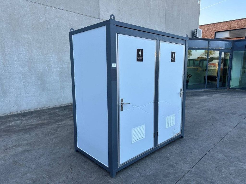Neue Doppel-Toilettenkabine