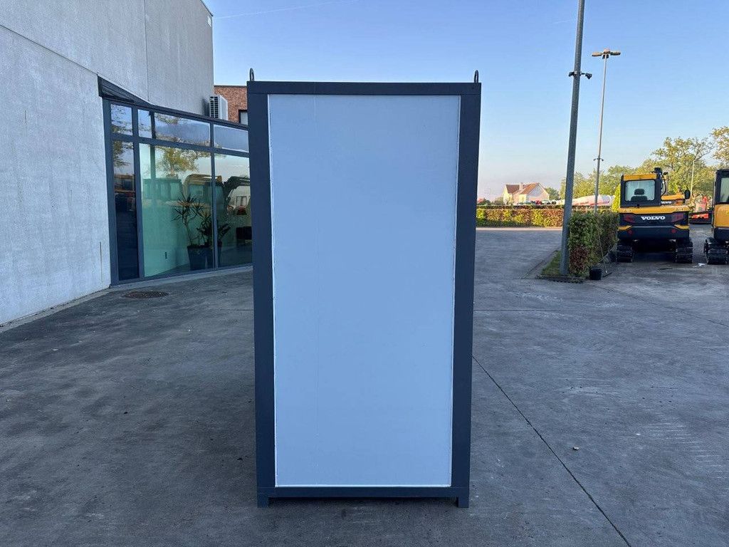 Neue Doppel-Toilettenkabine