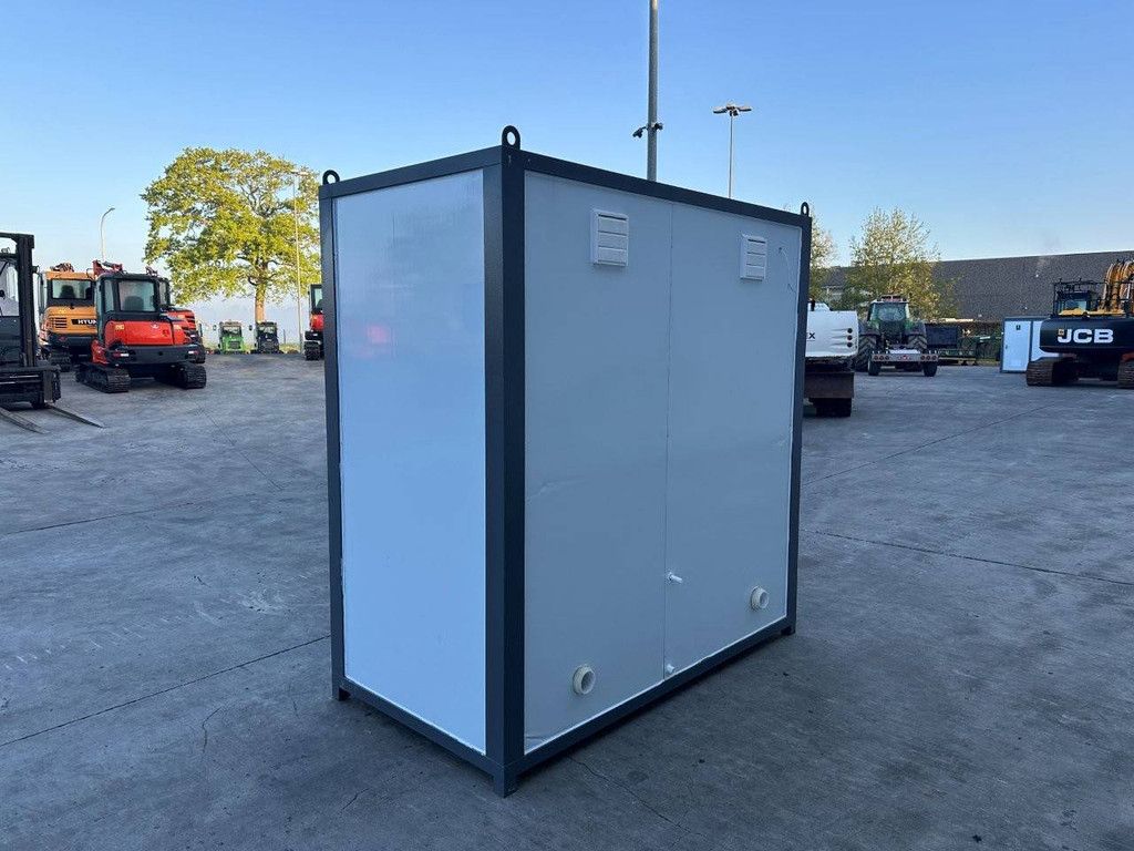 Neue Doppel-Toilettenkabine
