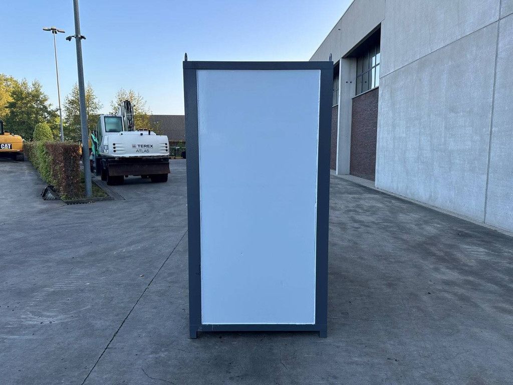 Neue Doppel-Toilettenkabine