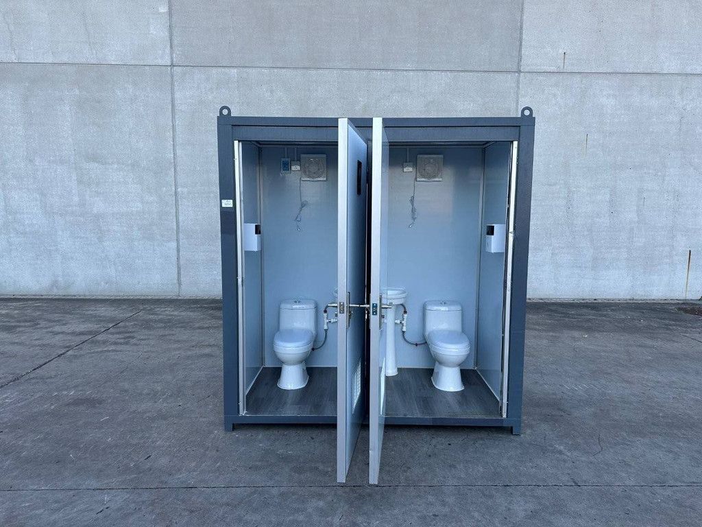 Neue Doppel-Toilettenkabine