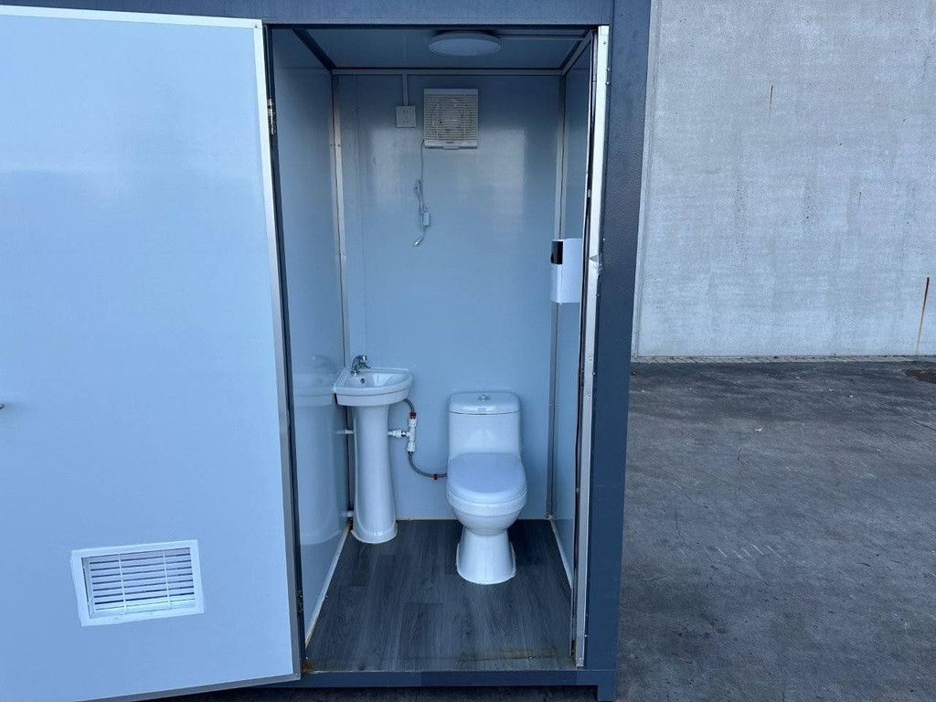 Neue Doppel-Toilettenkabine
