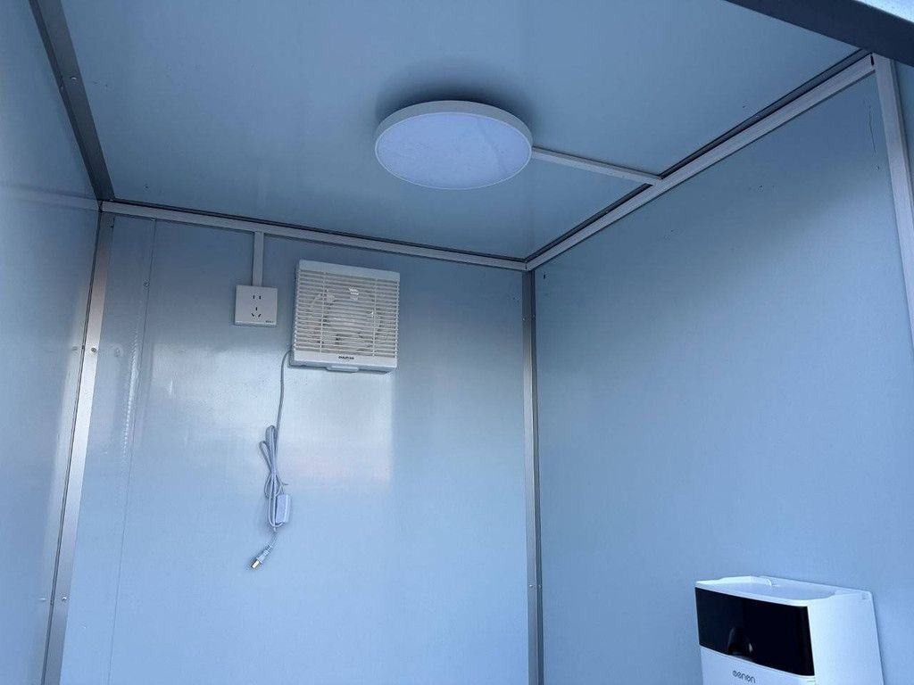 Neue Doppel-Toilettenkabine
