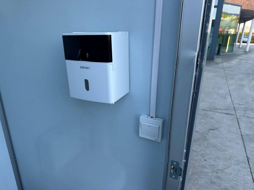 Neue Doppel-Toilettenkabine
