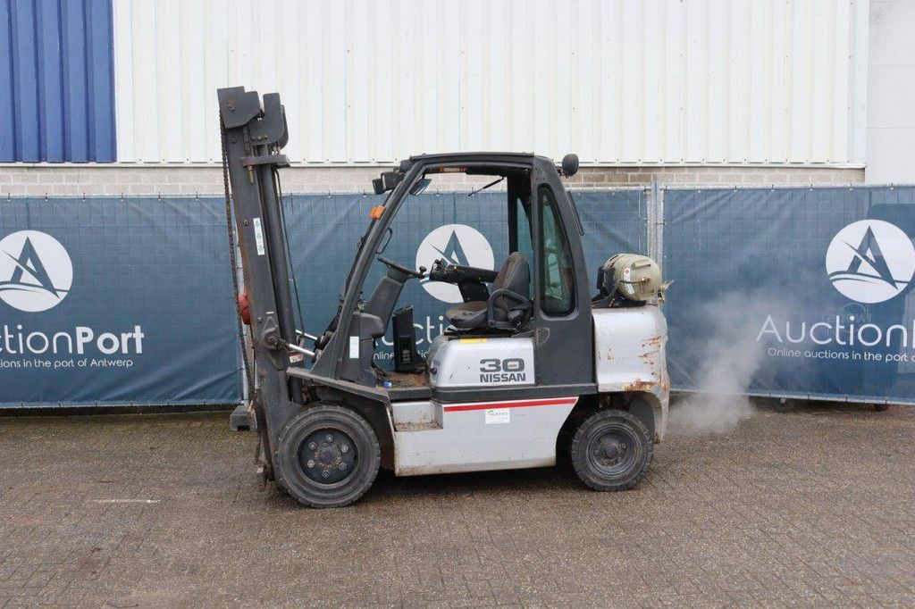 Nissan 30 LPG-Gabelstapler 2850 kg