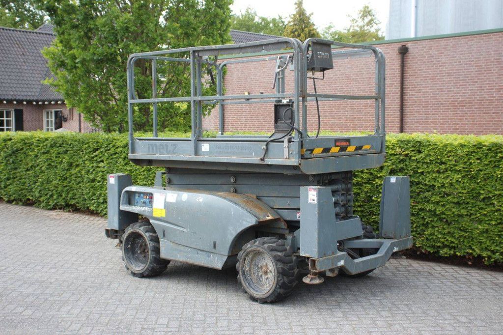 Metz Frenstat Diesel-Scherenhebebühne