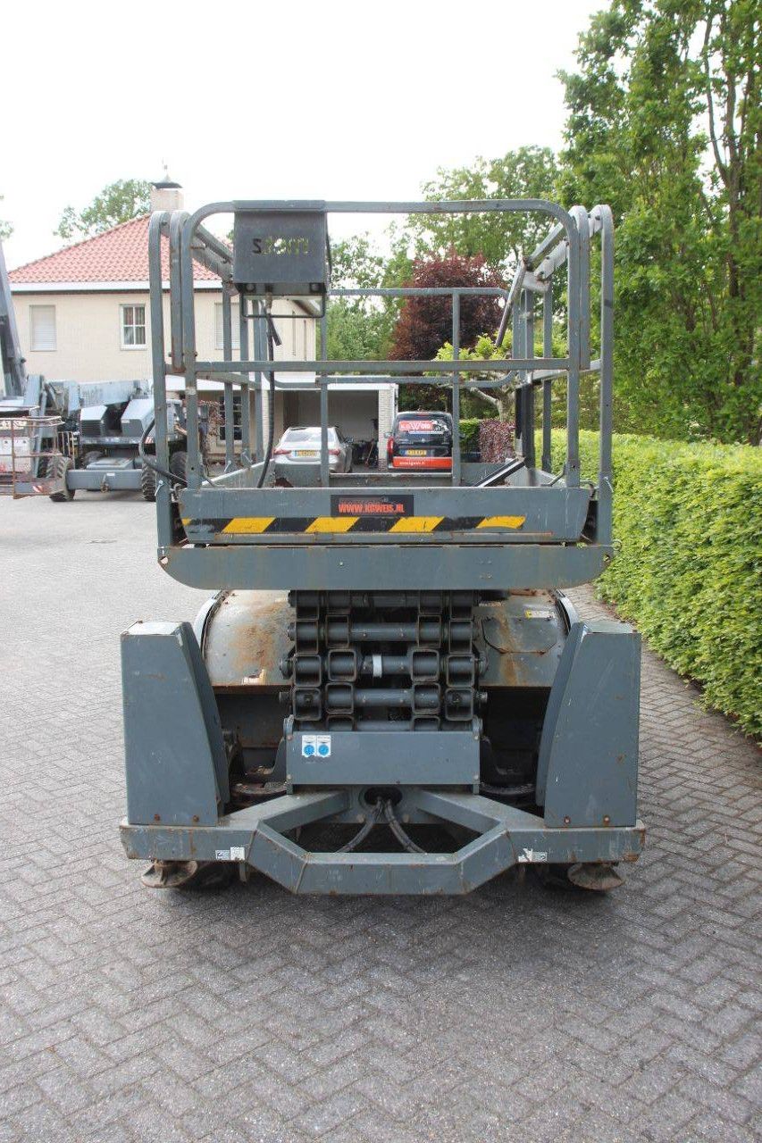 Metz Frenstat Diesel-Scherenhebebühne