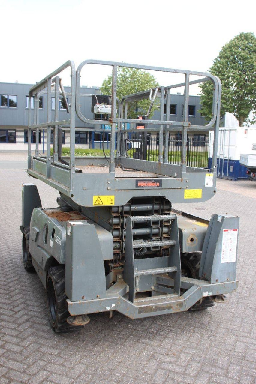 Metz Frenstat Diesel-Scherenhebebühne