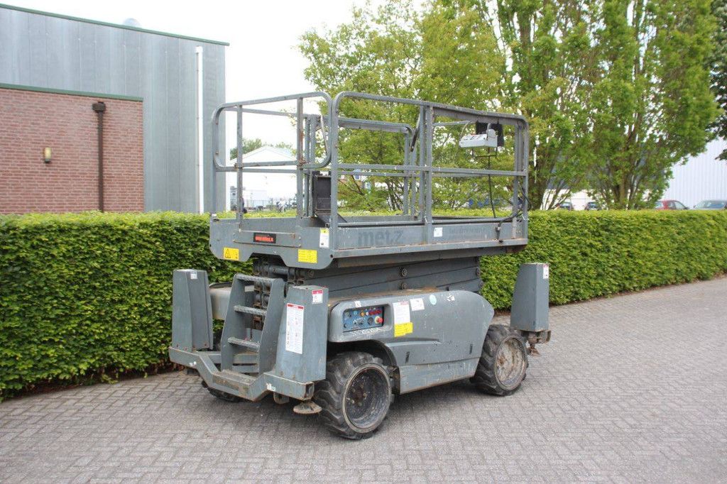 Metz Frenstat Diesel-Scherenhebebühne
