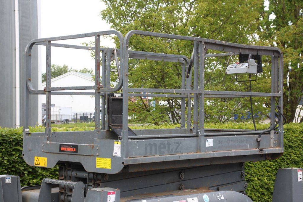 Metz Frenstat Diesel-Scherenhebebühne