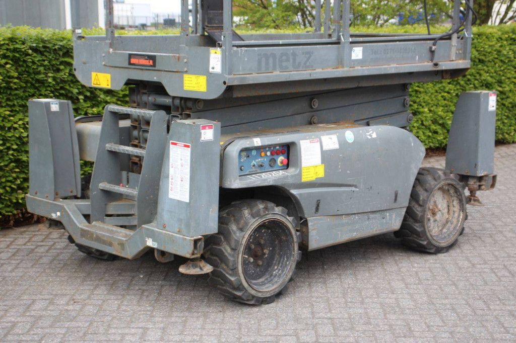 Metz Frenstat Diesel-Scherenhebebühne
