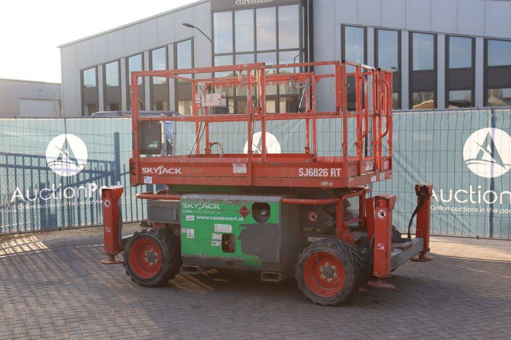 Scissor lift Skyjack SJ6826 RT Diesel 10m 2014