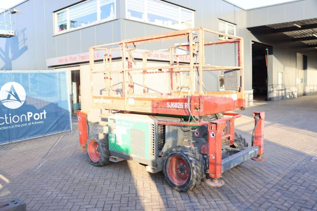 Scissor lift Skyjack SJ6826 RT Diesel 10m 2014