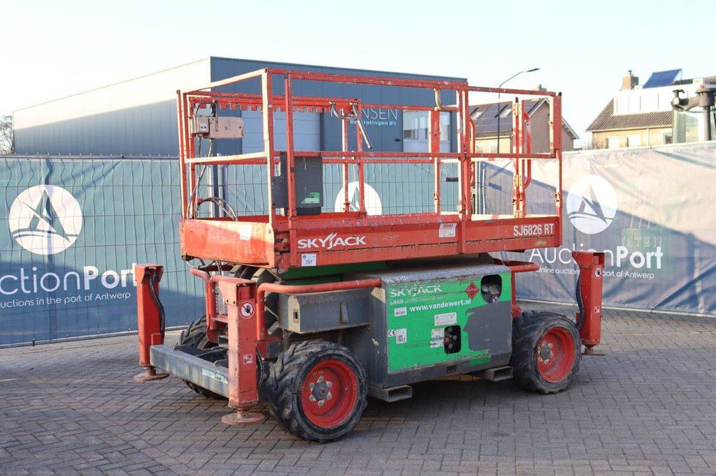 Scissor lift Skyjack SJ6826 RT Diesel 10m 2014