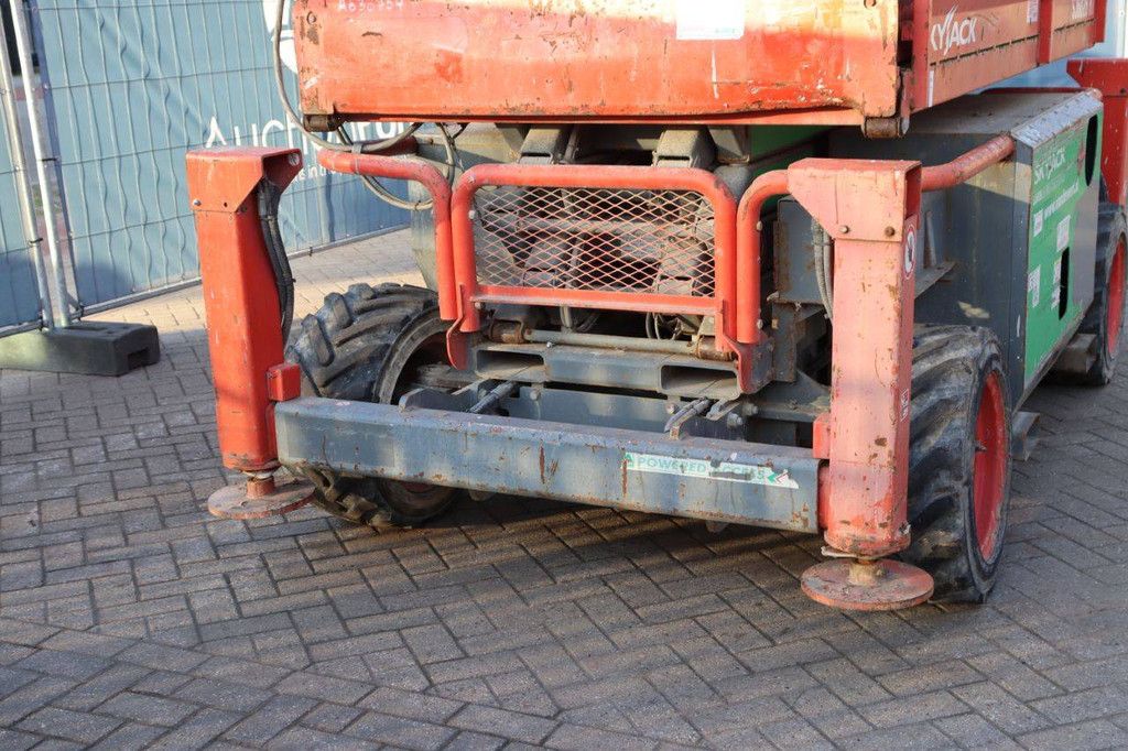 Scissor lift Skyjack SJ6826 RT Diesel 10m 2014