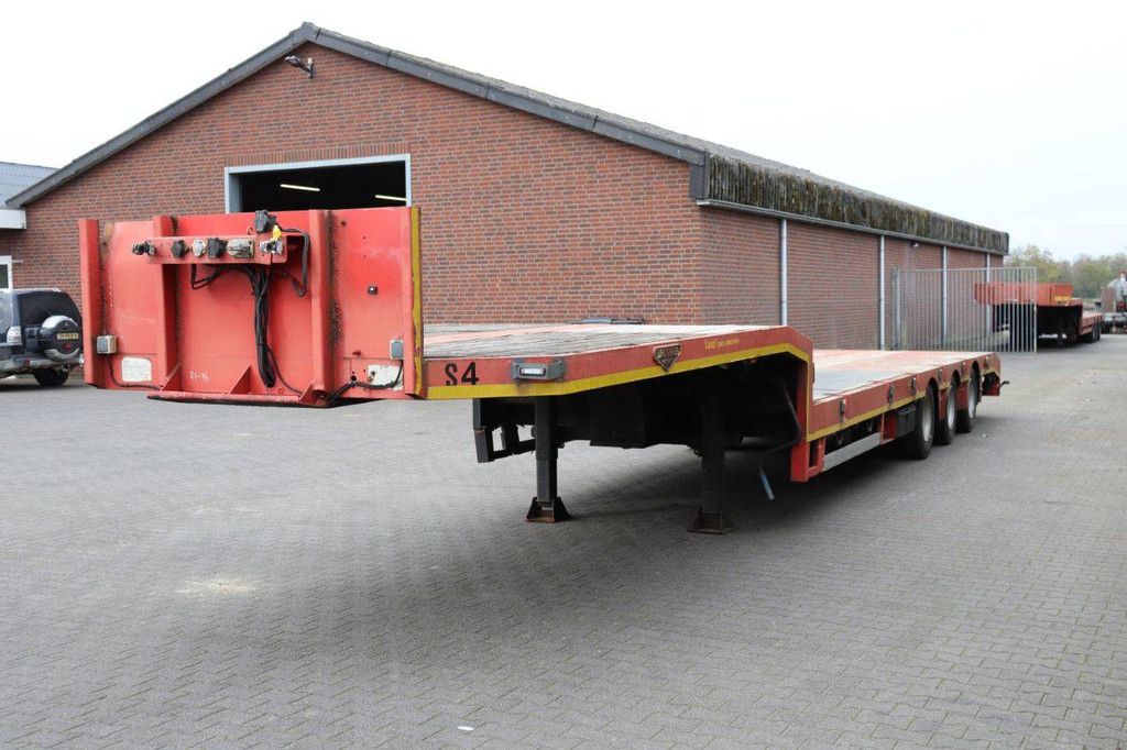 Broshuis E-2190/27 2002 Low Loader Semi-Loader