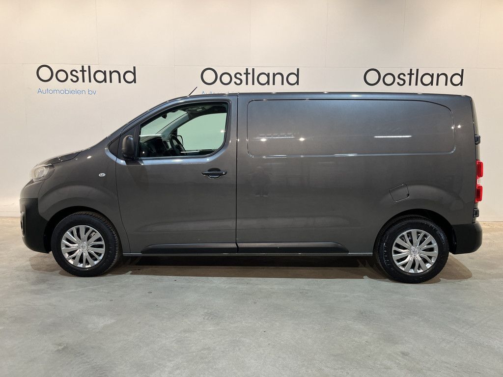Peugeot Expert 1.5 HDI L2 / Euro 6 / Airco / CarPlay / Cruise Control / Trekhaak / PDC / Navigatie / 3-Zits / 82.600 KM !!