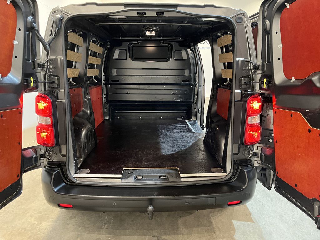 Peugeot Expert 1.5 HDI L2 / Euro 6 / Airco / CarPlay / Cruise Control / Trekhaak / PDC / Navigatie / 3-Zits / 82.600 KM !!