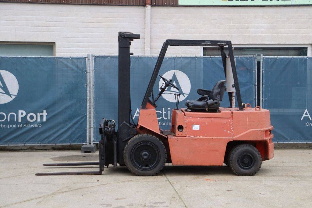 Hyster Diesel-Gabelstapler mit Kastenkipper