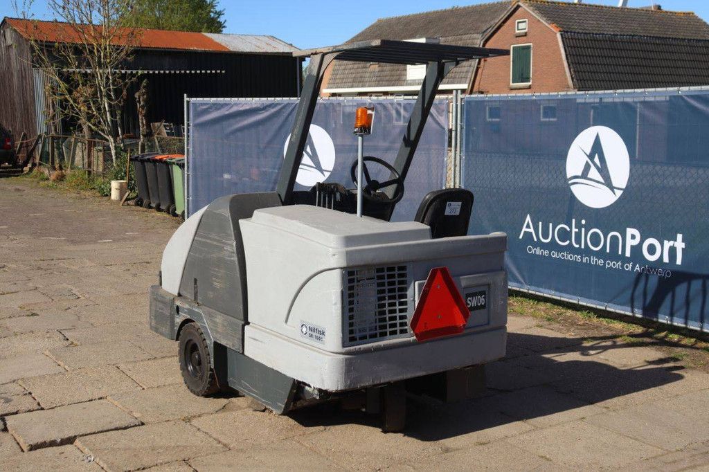 Nilfisk SR 1601 Electric Sweeper