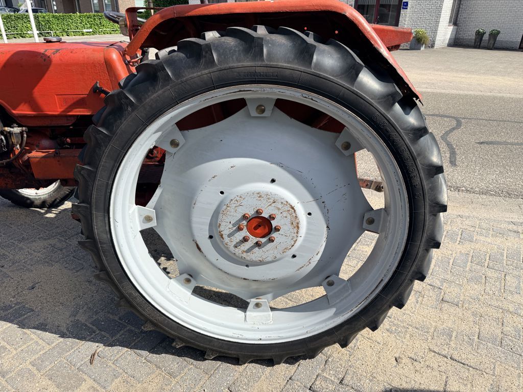 Mc Cormick 434 Tractor