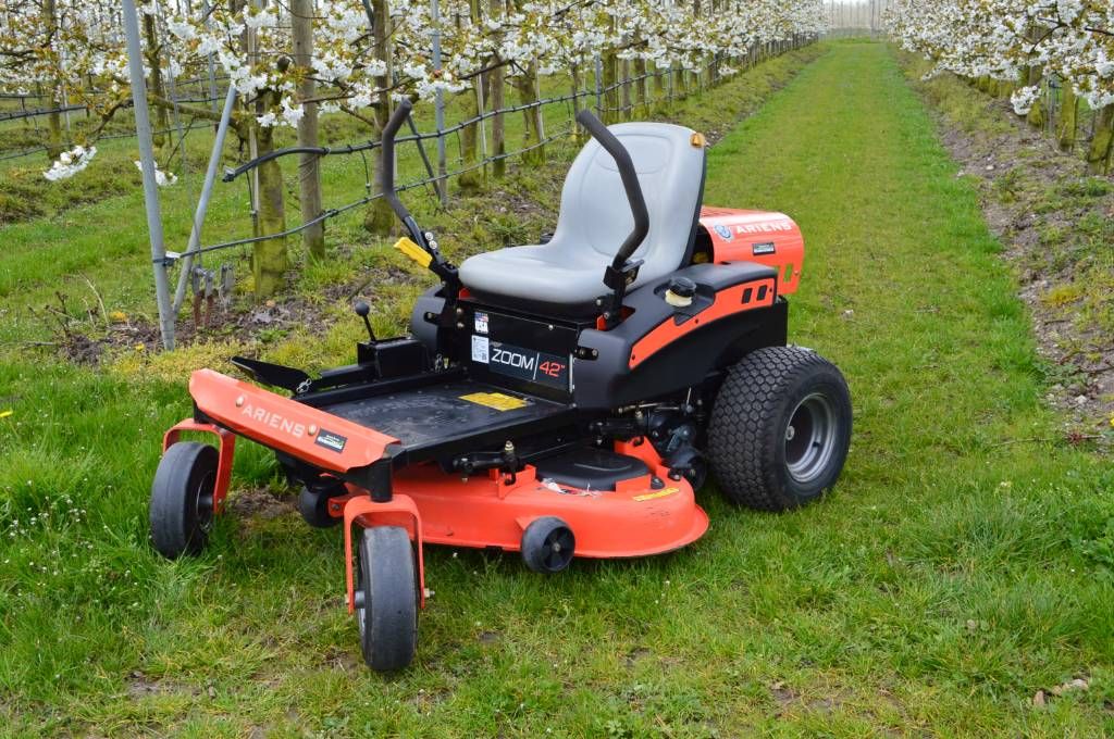 Ariens Zoom 42 zero-turn zitmaaier
