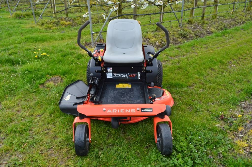 Ariens Zoom 42 zero-turn zitmaaier
