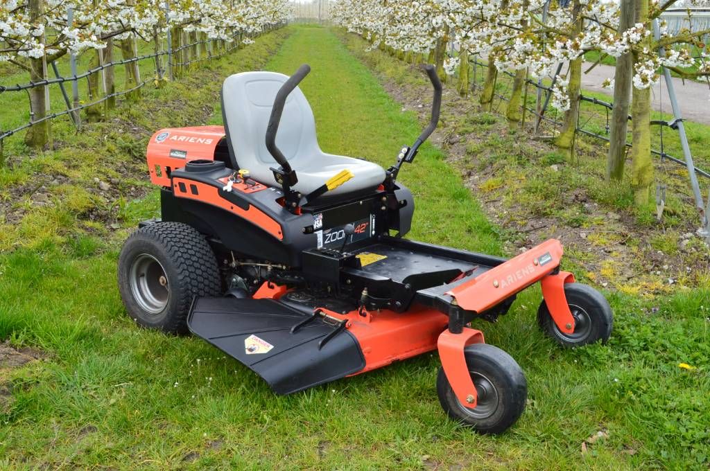 Ariens Zoom 42 zero-turn zitmaaier