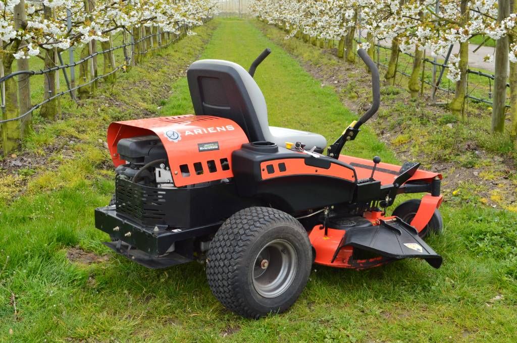 Ariens Zoom 42 zero-turn zitmaaier