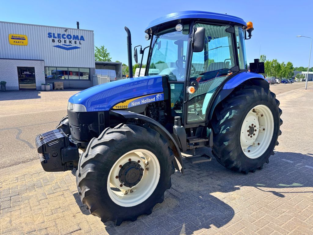 New Holland TD5050 4WD Tractor