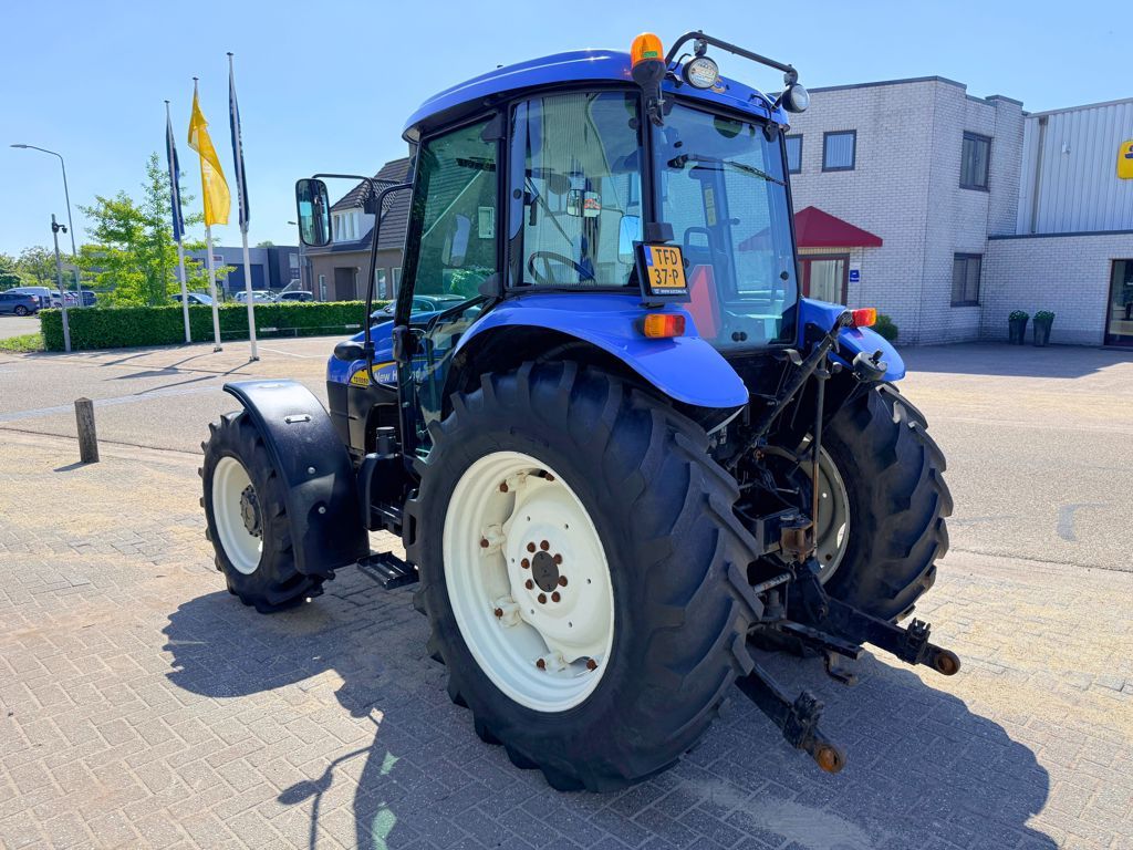 New Holland TD5050 4WD Tractor