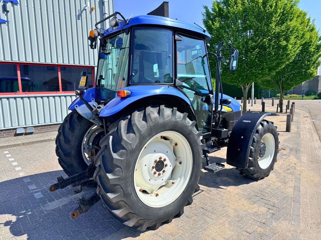 New Holland TD5050 4WD Tractor